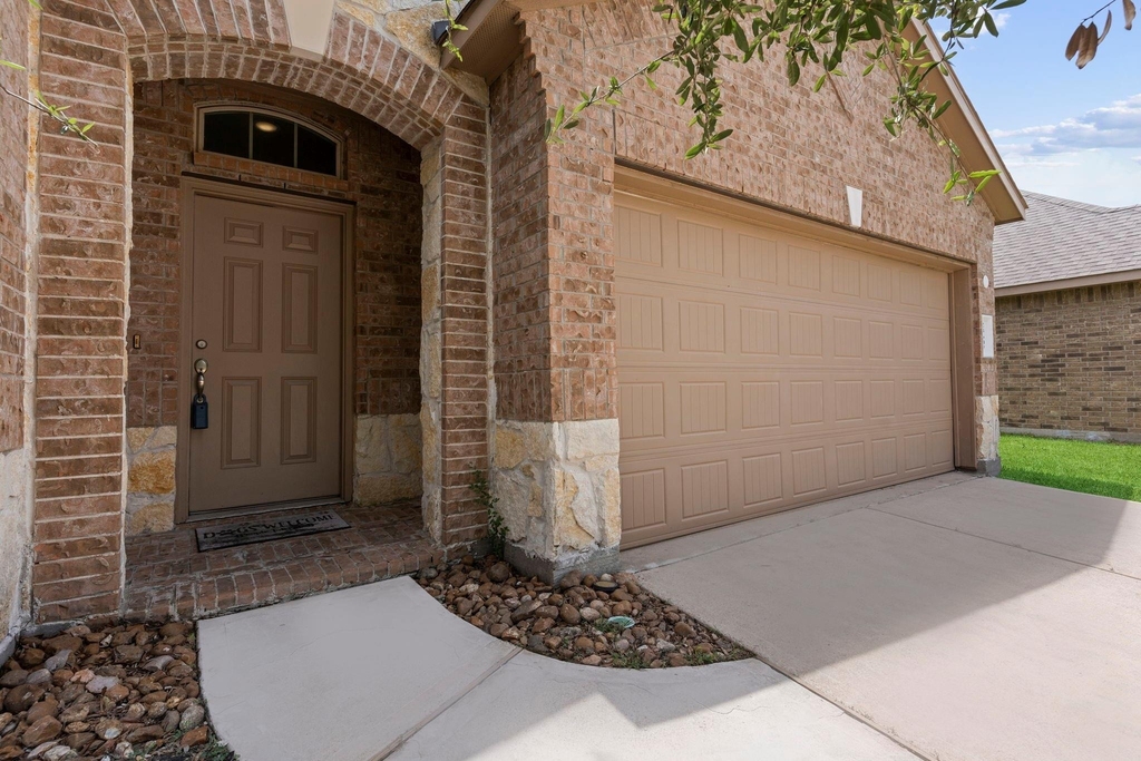 23607 Legano Drive - Photo 3