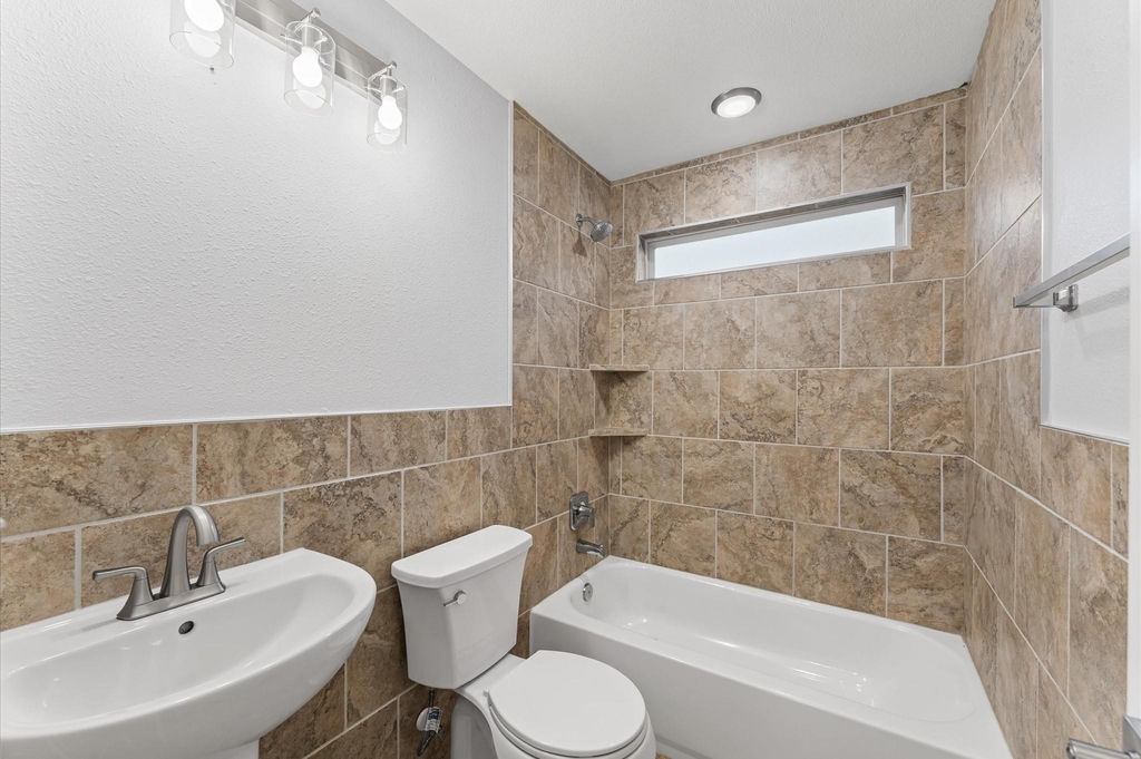 8221 Brockton Street - Photo 6