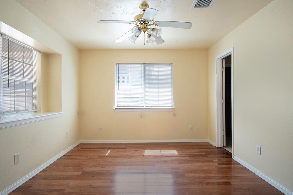 1209 Lovett Street - Photo 7
