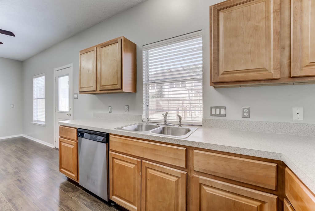 12415 Silversmine Drive - Photo 10