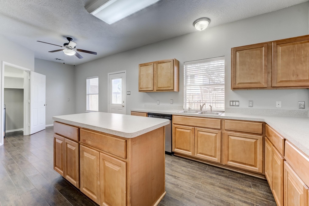 12415 Silversmine Drive - Photo 9