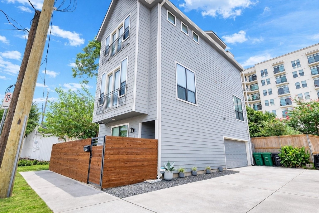 1206 W 14th Street - Photo 3
