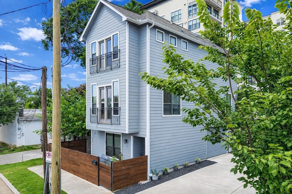 1206 W 14th Street - Photo 2