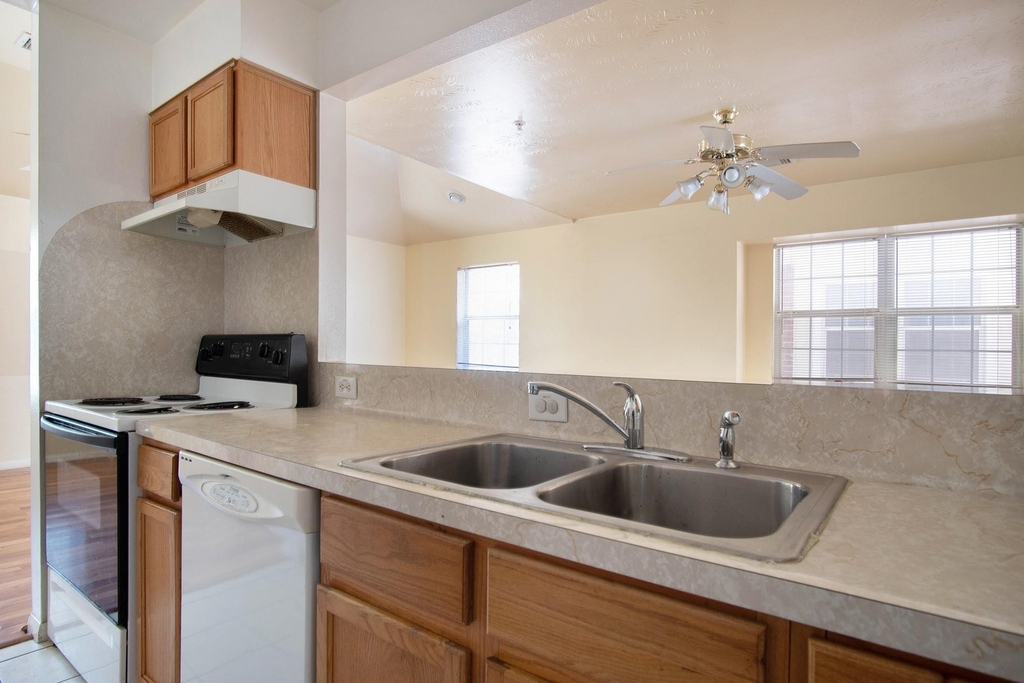 1207 Lovett Street - Photo 8