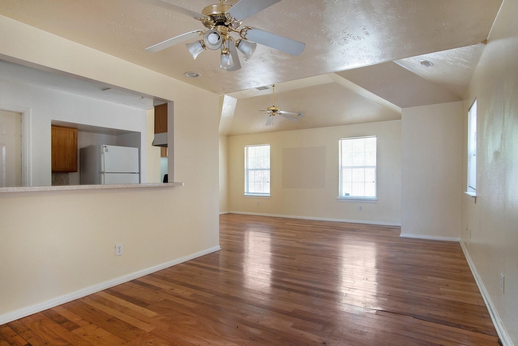 1207 Lovett Street - Photo 6