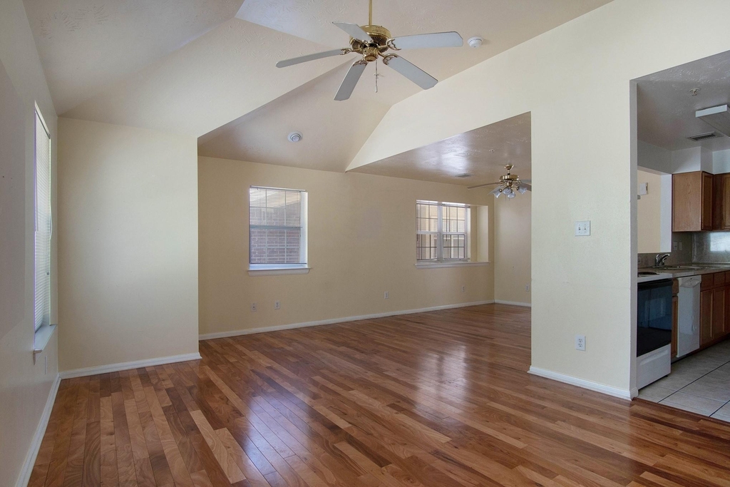 1207 Lovett Street - Photo 3
