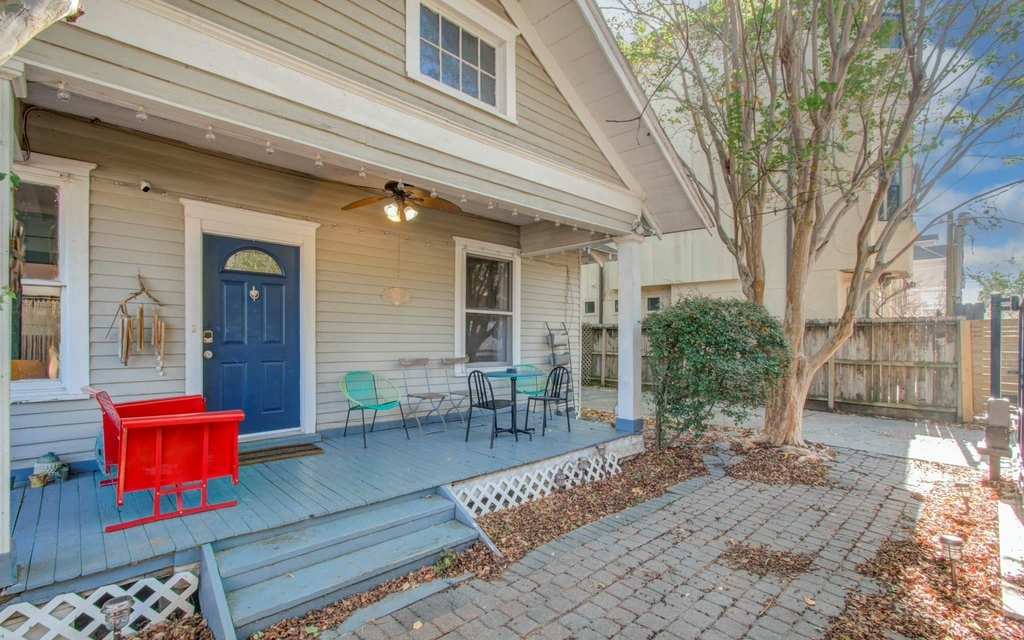 914 Snover Street - Photo 3