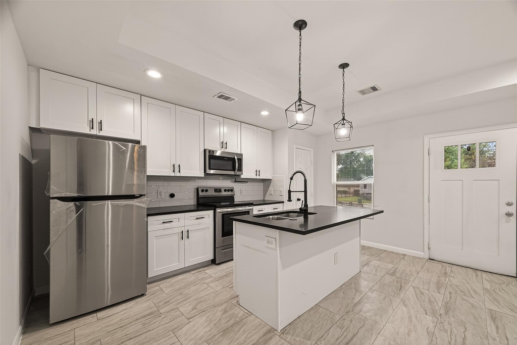 4302 Hirsch Road - Photo 2