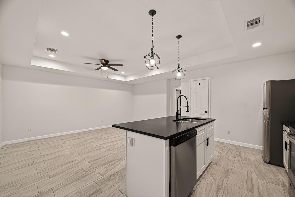 4302 Hirsch Road - Photo 3