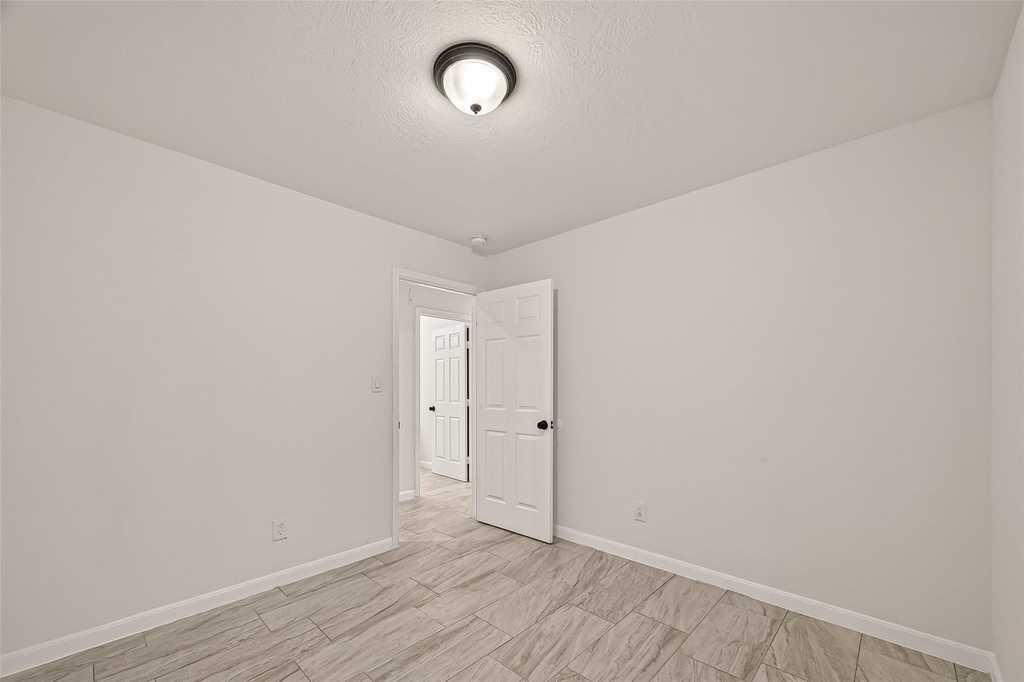 4302 Hirsch Road - Photo 14