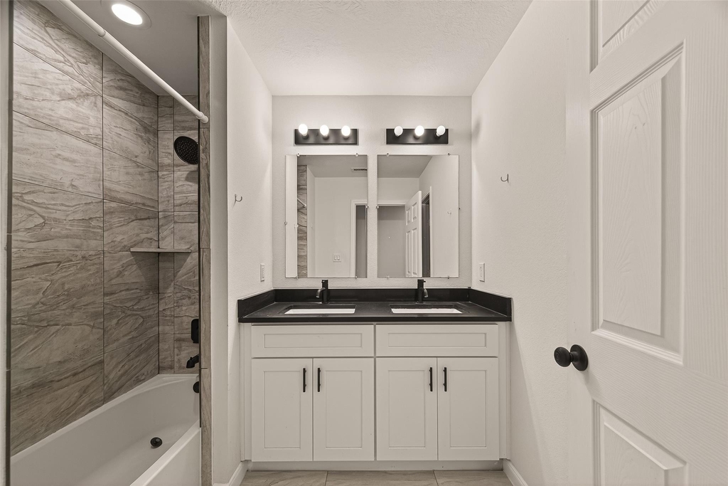 4302 Hirsch Road - Photo 16