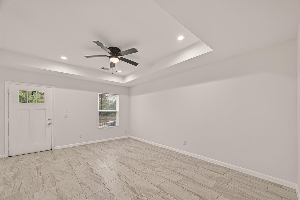 4302 Hirsch Road - Photo 9