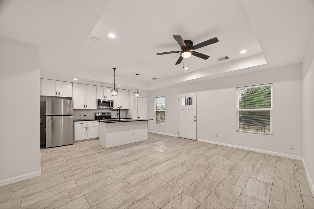 4302 Hirsch Road - Photo 7
