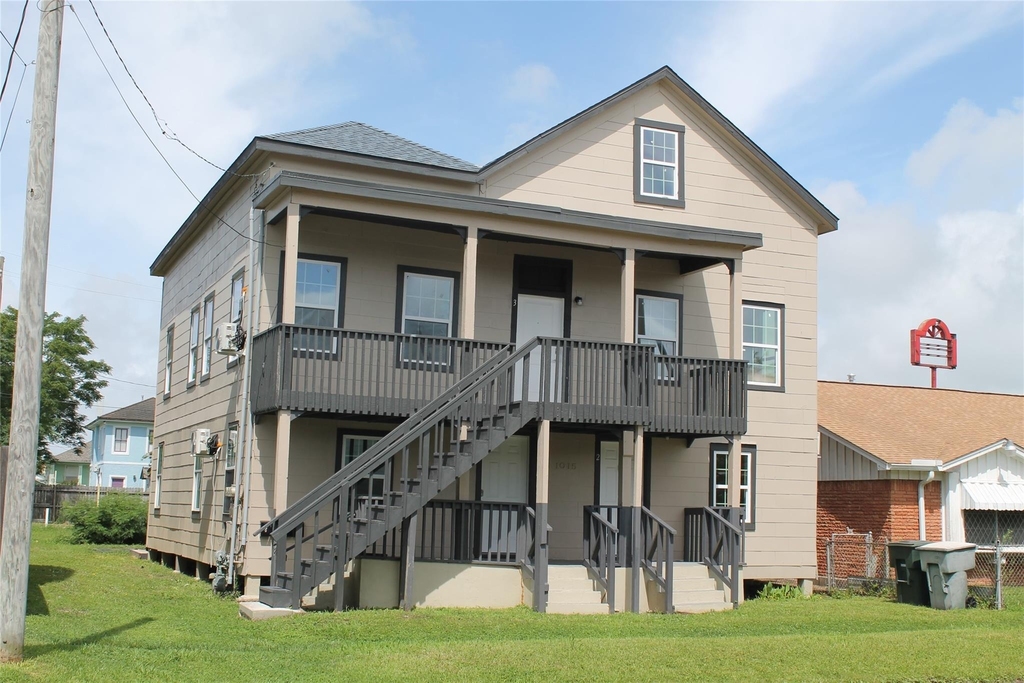 1015 30th Street - Photo 0