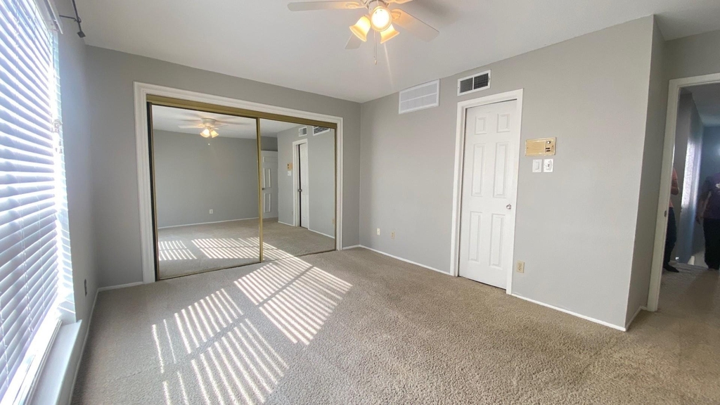 2601 S Braeswood Boulevard - Photo 16