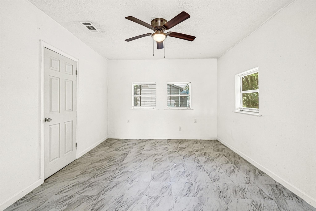 14336 Victoria Street - Photo 12