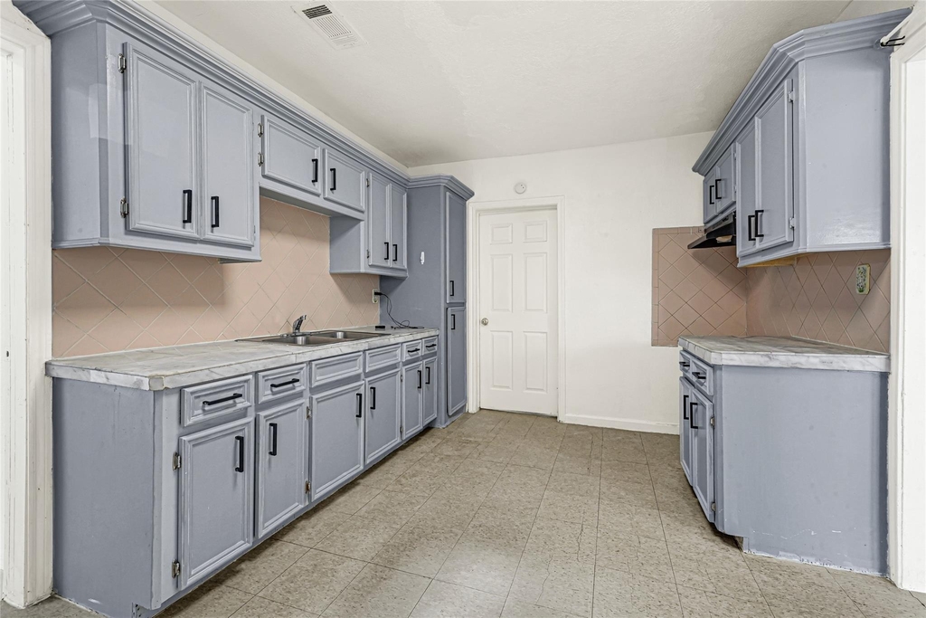 14336 Victoria Street - Photo 8