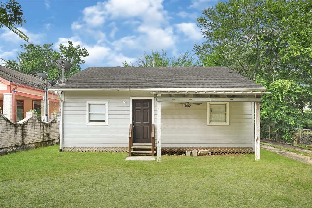 14336 Victoria Street - Photo 0