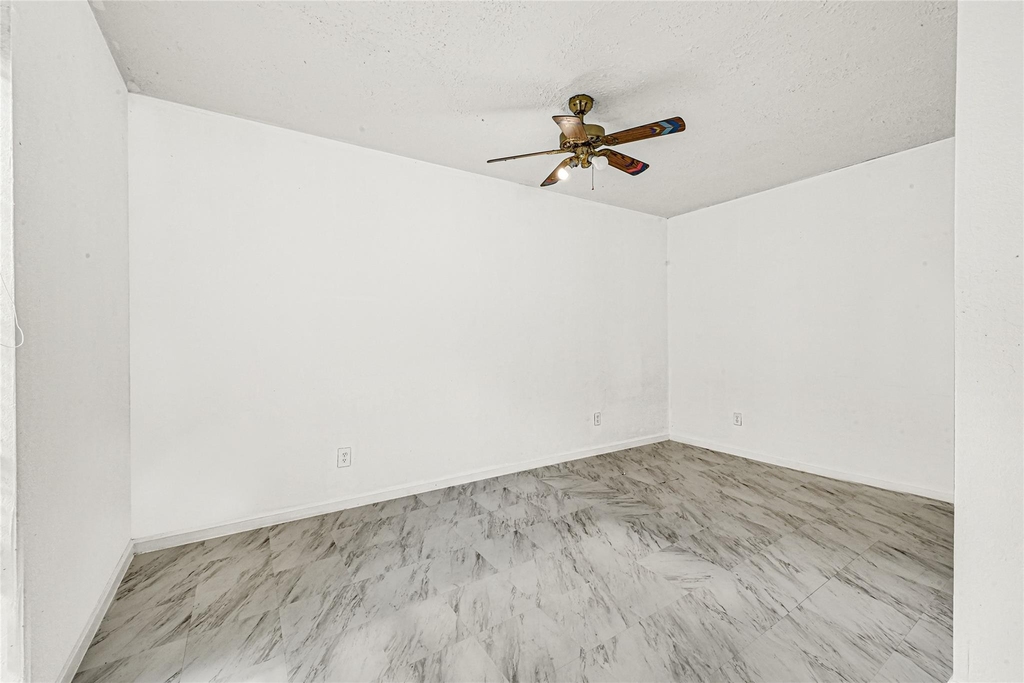 14336 Victoria Street - Photo 17