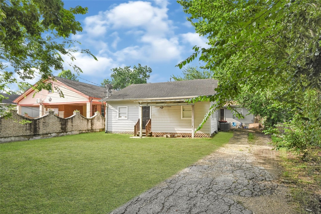 14336 Victoria Street - Photo 2