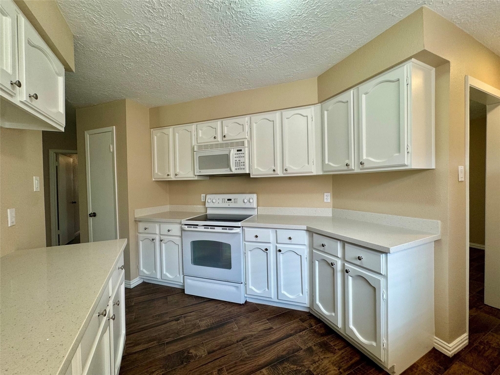 9831 Shell Rock Road - Photo 13