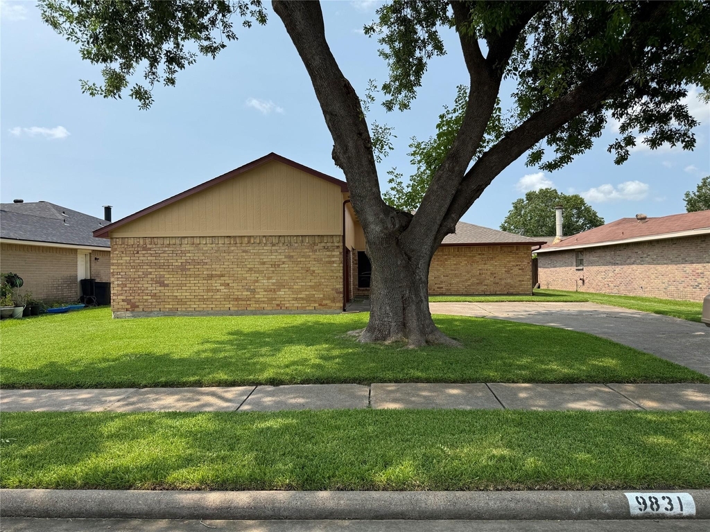 9831 Shell Rock Road - Photo 0