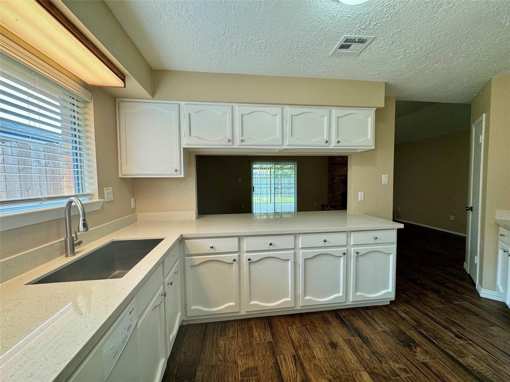 9831 Shell Rock Road - Photo 12