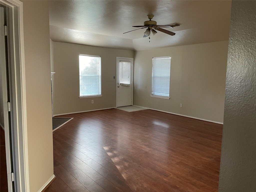9311 Parkmore Drive Drive - Photo 5