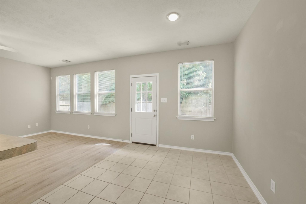 171 N Burberry Park Circle - Photo 14