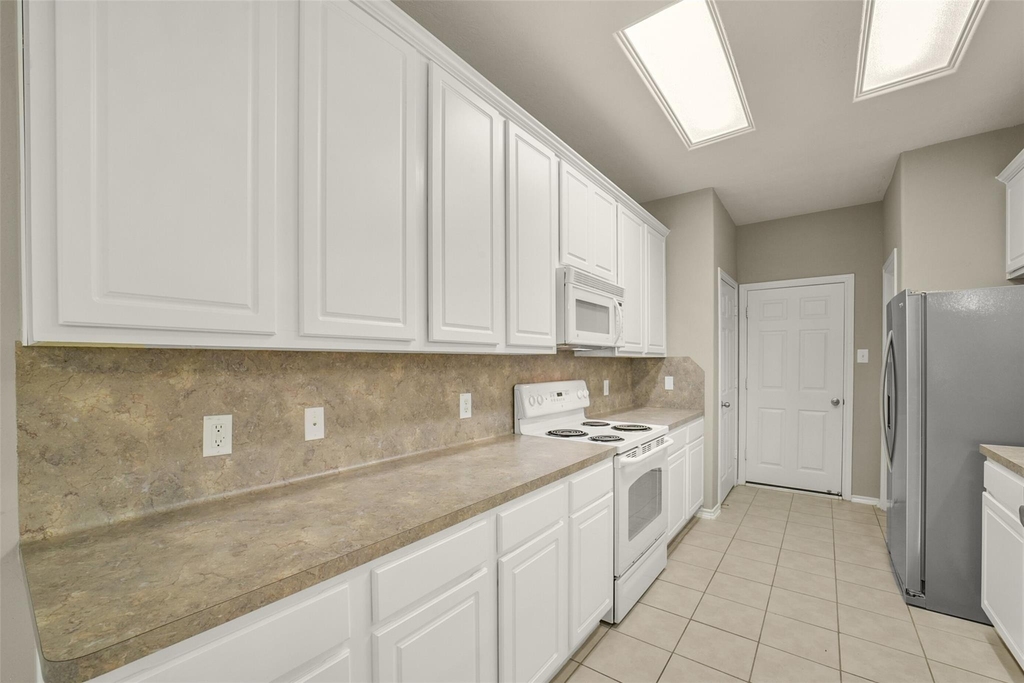 171 N Burberry Park Circle - Photo 7