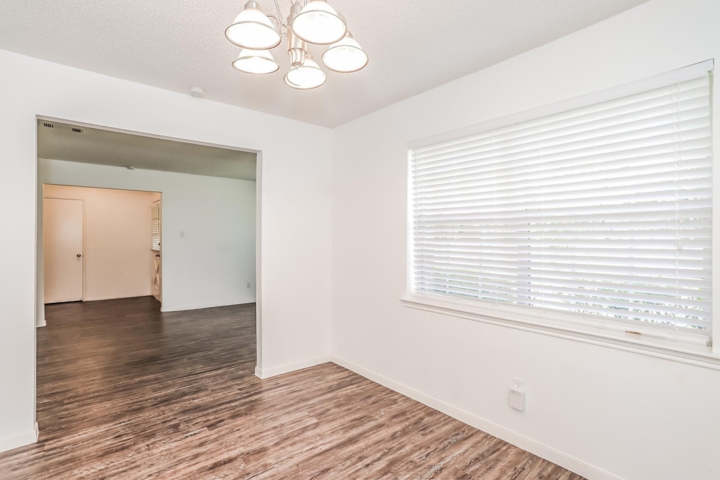 26218 Maplewood Drive - Photo 3
