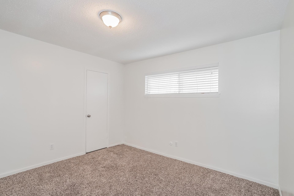 26218 Maplewood Drive - Photo 10