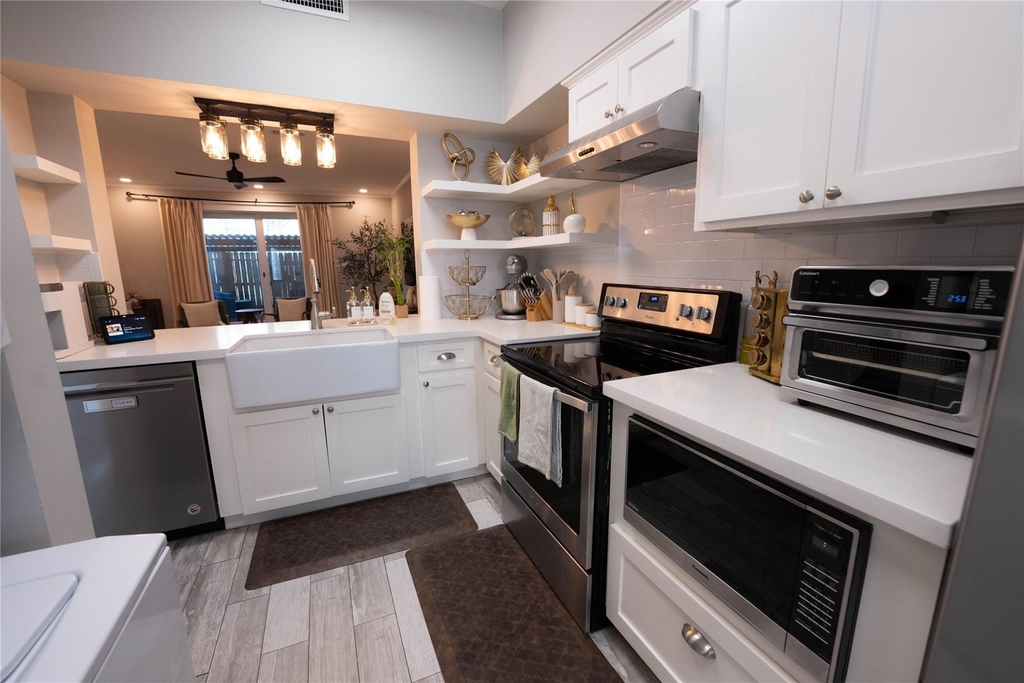 7447 Brompton Street - Photo 10