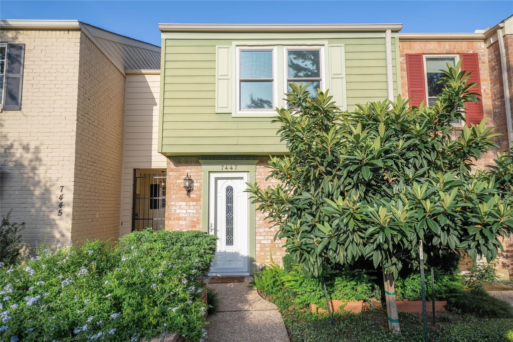 7447 Brompton Street - Photo 0