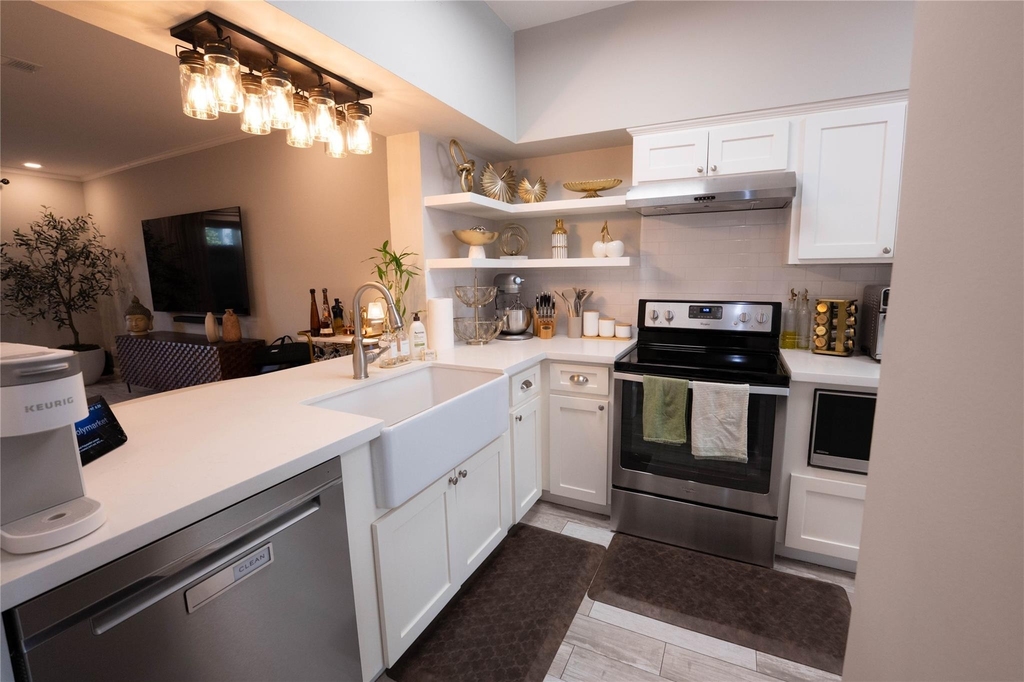 7447 Brompton Street - Photo 11