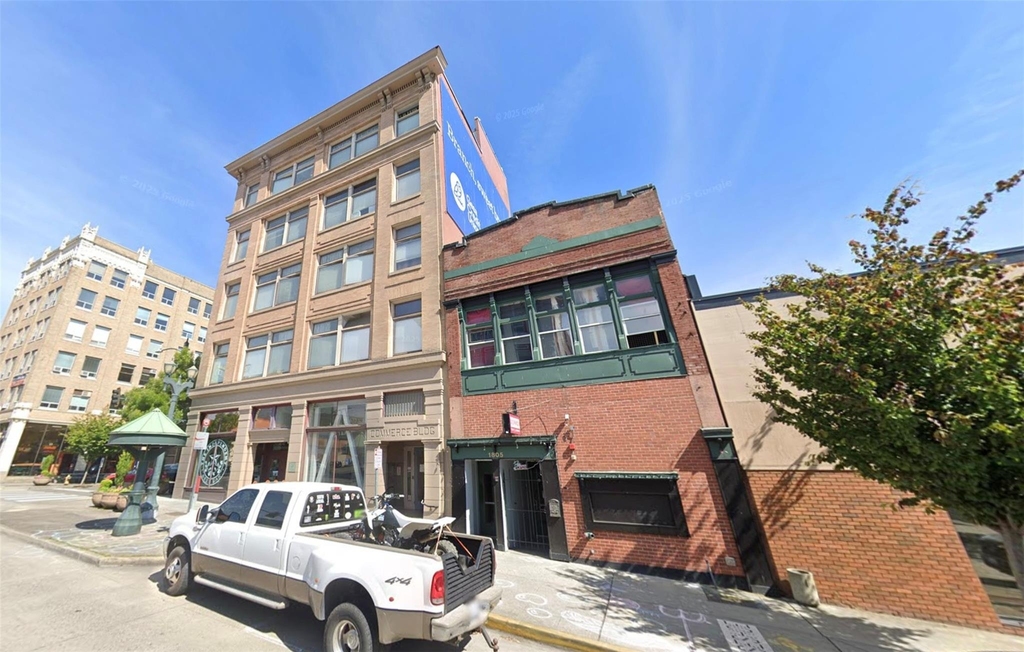1801 Hewitt Ave - Photo 4