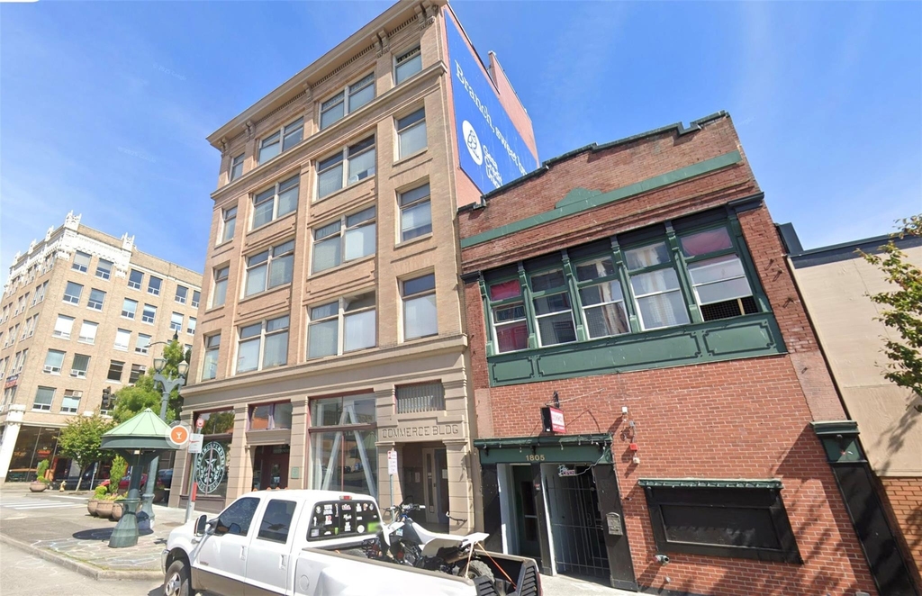 1801 Hewitt Ave - Photo 3
