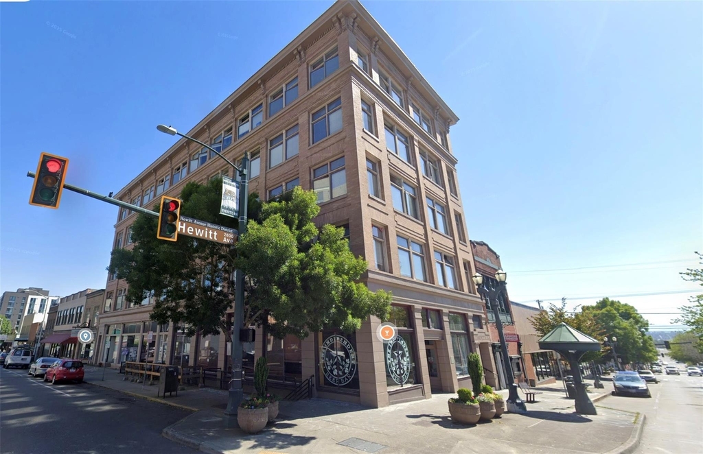1801 Hewitt Ave - Photo 1