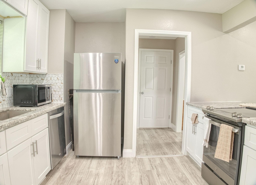 8150 Herschelwood Street - Photo 3