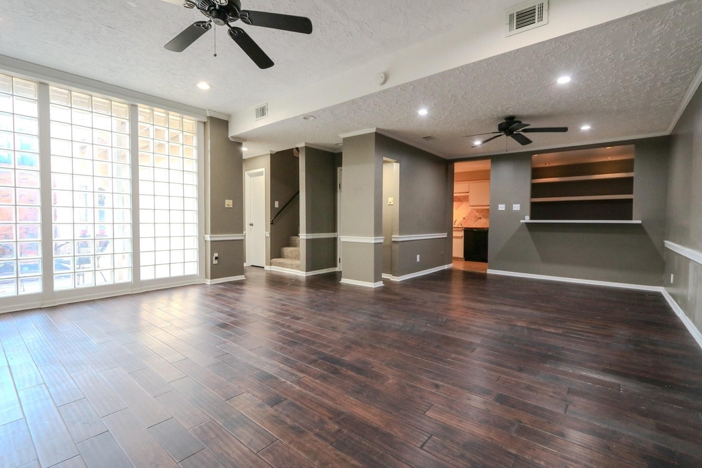 1905 Park Street - Photo 2