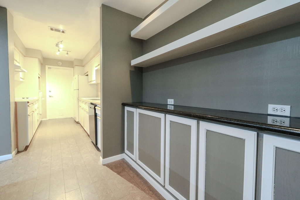 1905 Park Street - Photo 10
