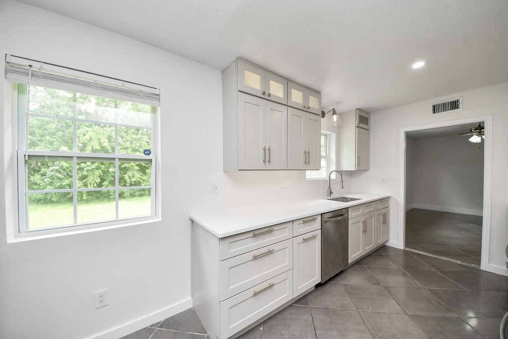 4011 Ebbtide Drive - Photo 6