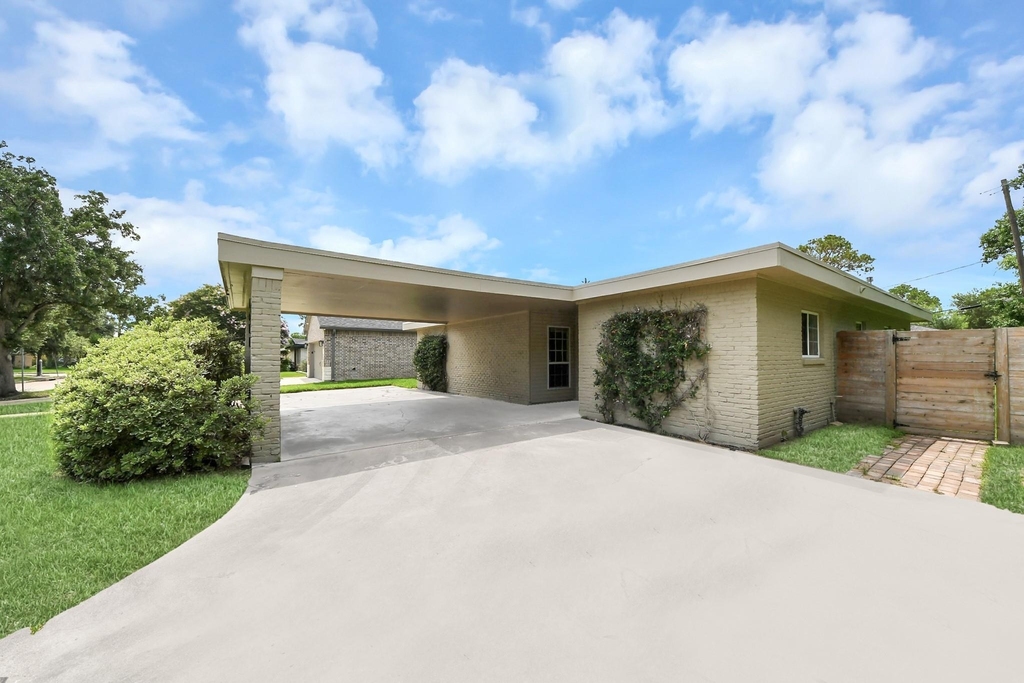 4011 Ebbtide Drive - Photo 1