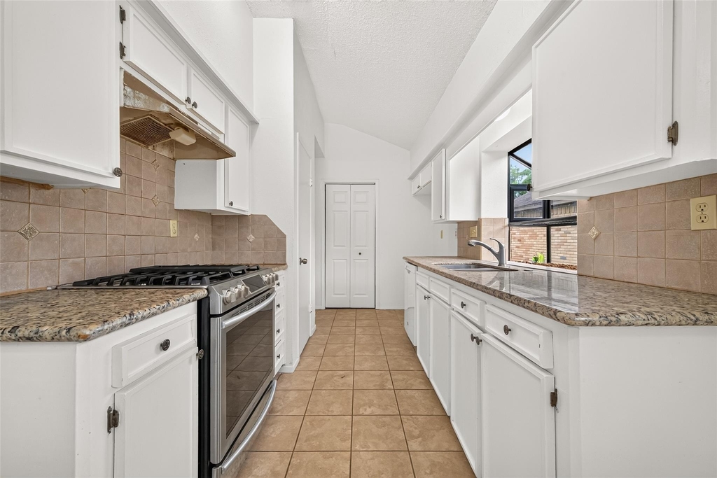16838 Markridge Drive - Photo 12