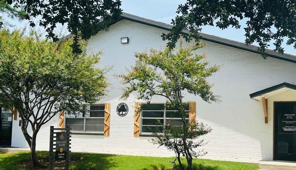 2957 Park Square Drive - Photo 1