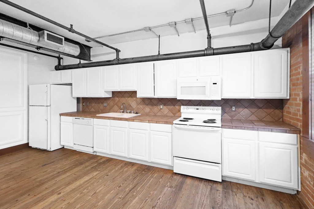 1011 Wood Street - Photo 5