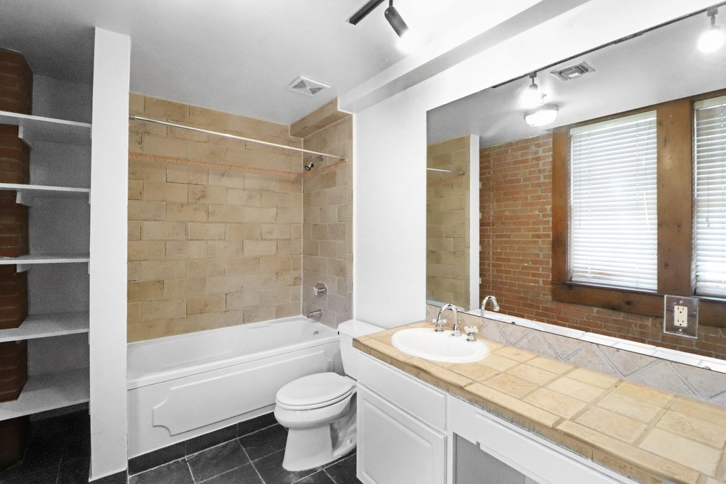 1011 Wood Street - Photo 8