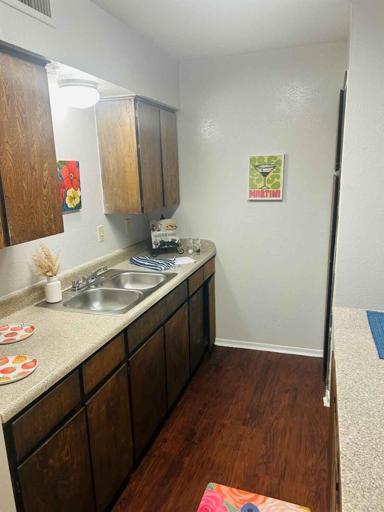 2957 Park Square Drive - Photo 2