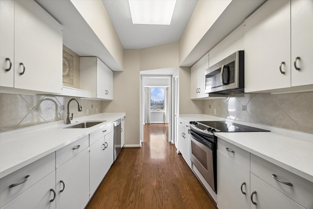 15 Greenway Plaza - Photo 14