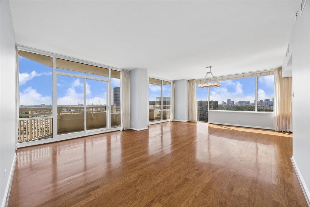 15 Greenway Plaza - Photo 0